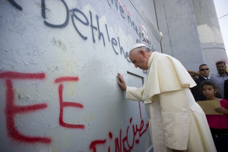 Pope Francis touches Western Wall Jerusalem