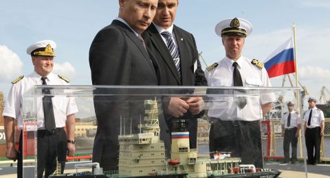 Putin examines naval model in Arctic