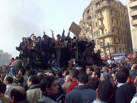 Cairo protesters gather in Tahrir Square