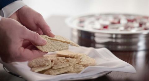 Hands holding unleavened Passover bread